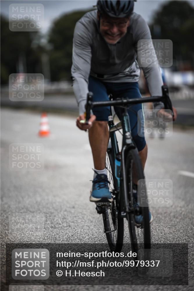 16.08.2026 - KN Förde Triathlon 2026 H.Heesch http://msf.ph/oto/9979337 16.08.2026 11:34:48 Radfahren 345, 358, 374, 394, 410 meine-sportfotos.de