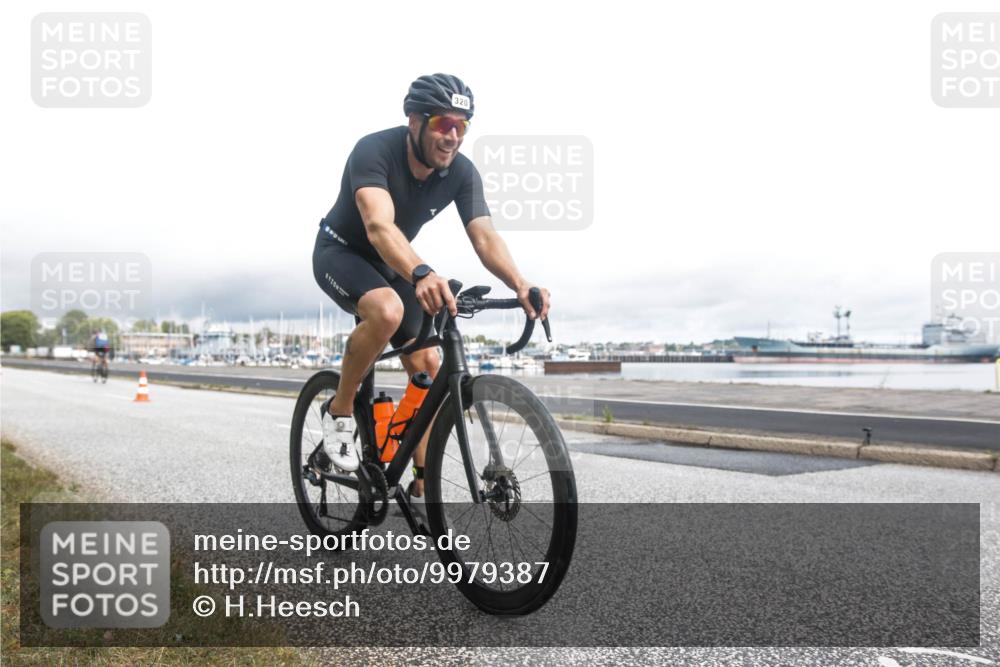 16.08.2026 - KN Förde Triathlon 2026 H.Heesch http://msf.ph/oto/9979387 16.08.2026 11:04:06 Radfahren 320, 363 meine-sportfotos.de