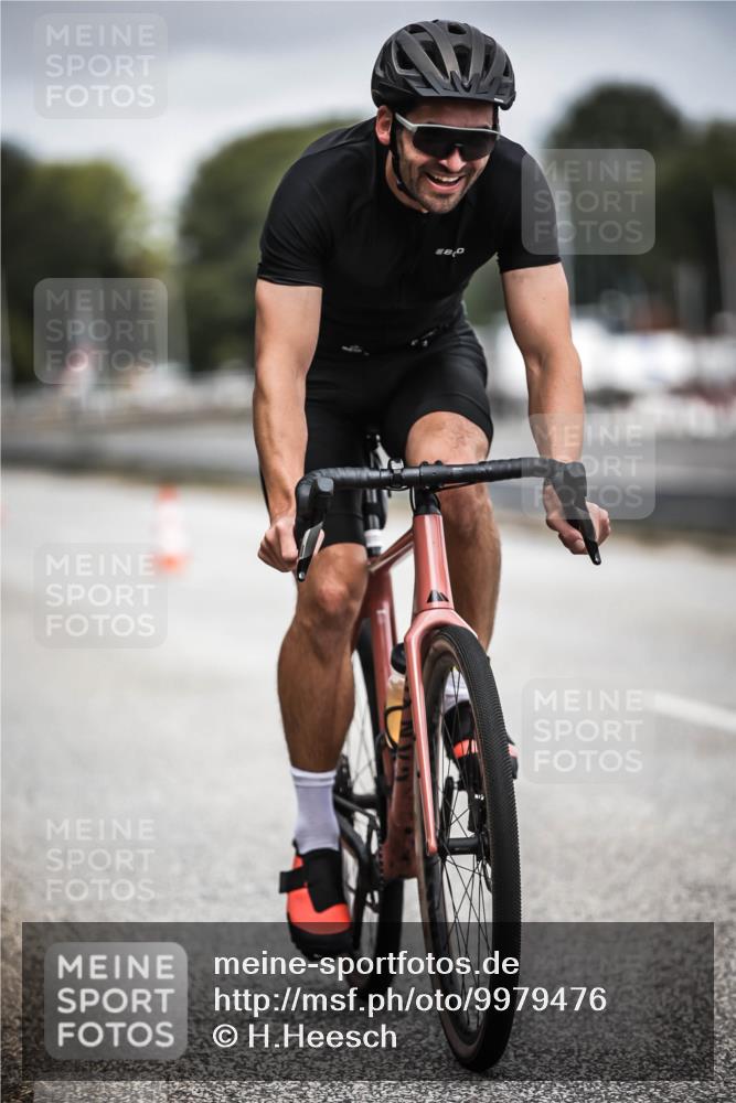 16.08.2026 - KN Förde Triathlon 2026 H.Heesch http://msf.ph/oto/9979476 16.08.2026 11:35:18 Radfahren 355, 399, 426 meine-sportfotos.de