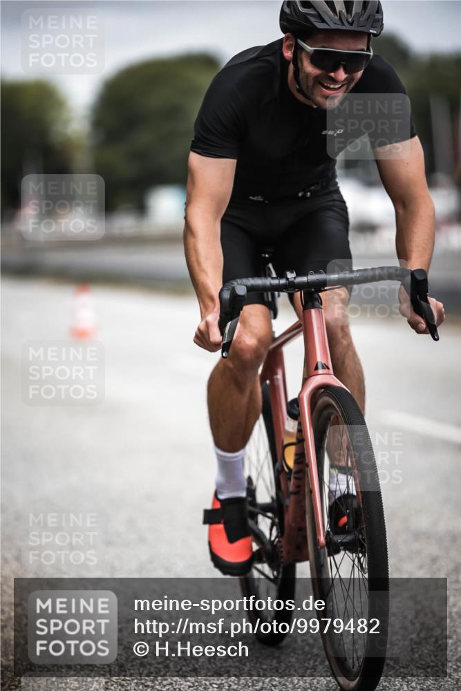 16.08.2026 - KN Förde Triathlon 2026 H.Heesch http://msf.ph/oto/9979482 16.08.2026 11:35:18 Radfahren 355, 399, 426 meine-sportfotos.de
