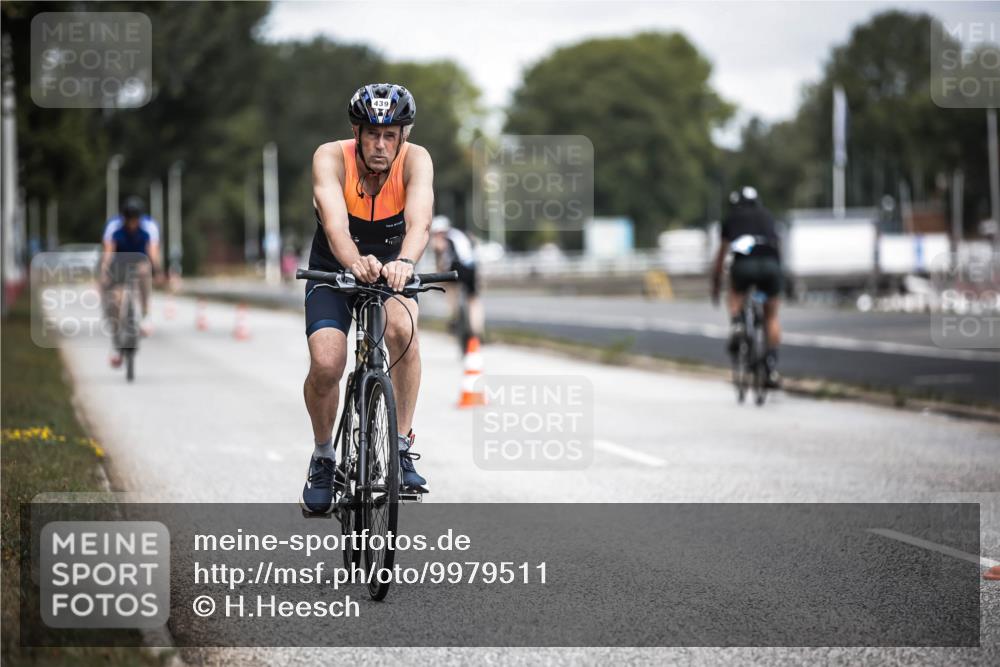 16.08.2026 - KN Förde Triathlon 2026 H.Heesch http://msf.ph/oto/9979511 16.08.2026 11:35:31 Radfahren 354, 437, 439 meine-sportfotos.de