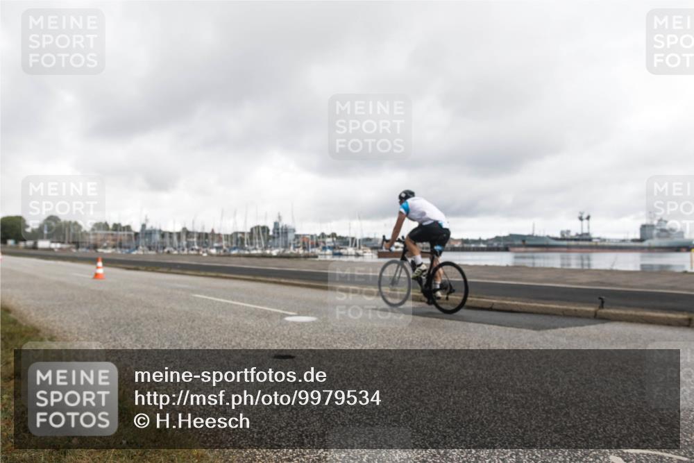 16.08.2026 - KN Förde Triathlon 2026 H.Heesch http://msf.ph/oto/9979534 16.08.2026 11:10:13 Radfahren 319, 325 meine-sportfotos.de