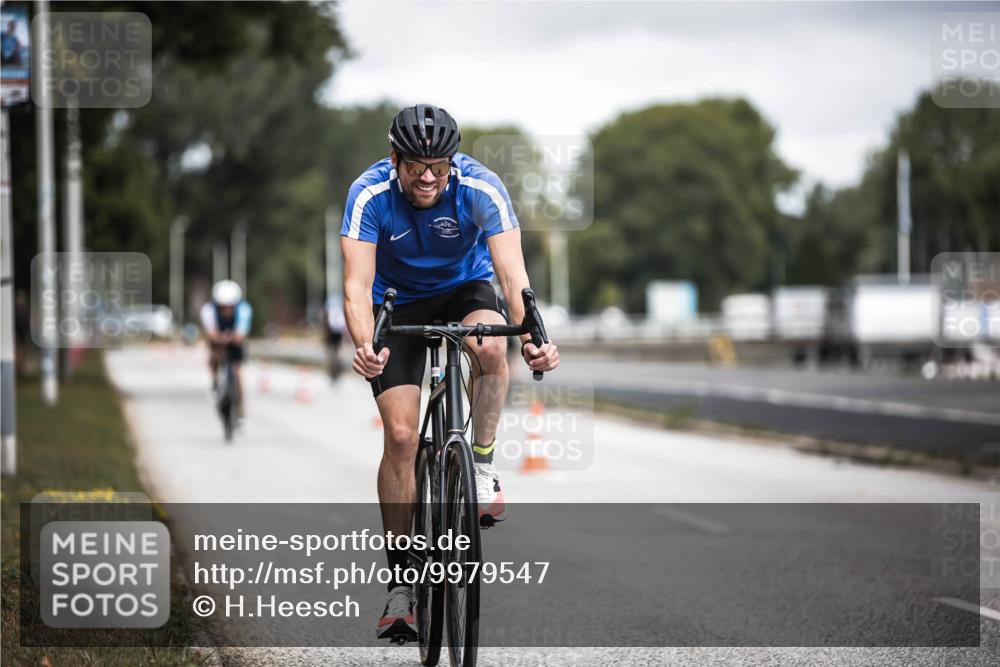 16.08.2026 - KN Förde Triathlon 2026 H.Heesch http://msf.ph/oto/9979547 16.08.2026 11:35:36 Radfahren 392, 412, 437, 439 meine-sportfotos.de