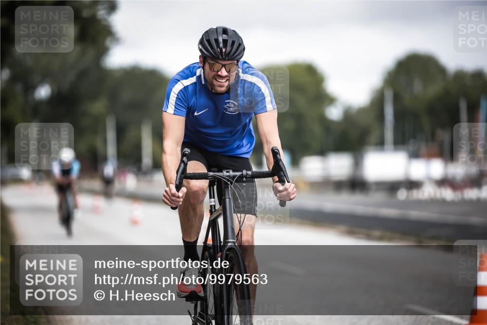 16.08.2026 - KN Förde Triathlon 2026 H.Heesch http://msf.ph/oto/9979563 16.08.2026 11:35:36 Radfahren 392, 412, 437, 439 meine-sportfotos.de