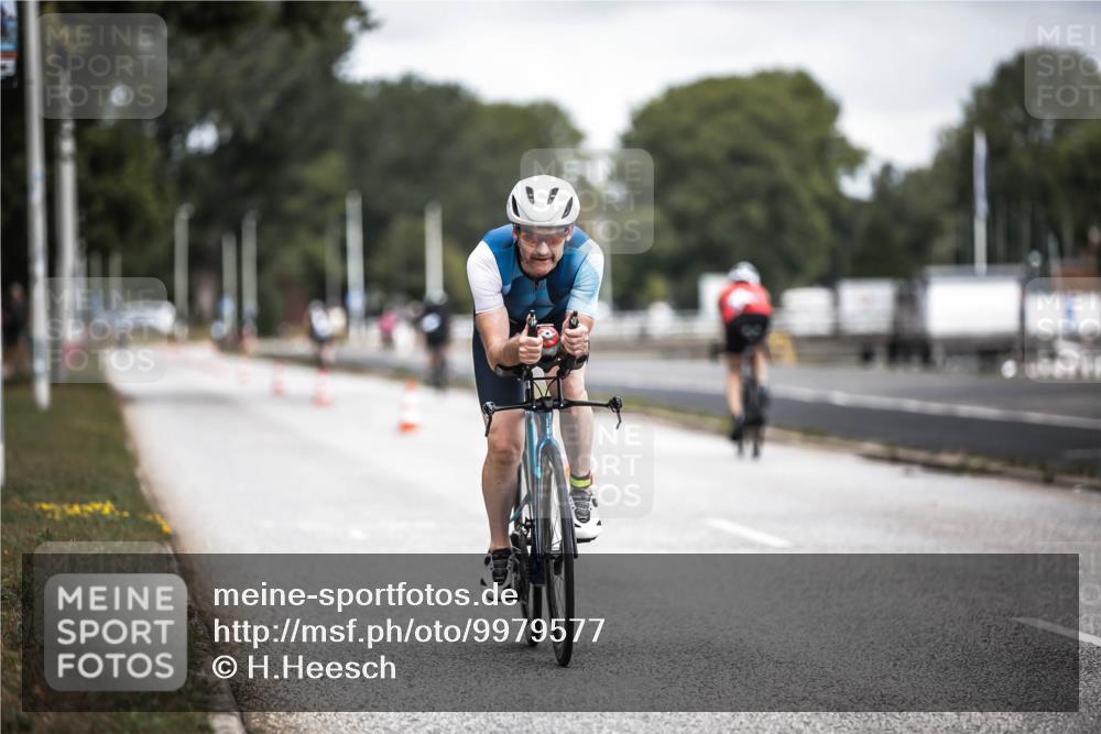 16.08.2026 - KN Förde Triathlon 2026 H.Heesch http://msf.ph/oto/9979577 16.08.2026 11:35:39 Radfahren 392, 412 meine-sportfotos.de