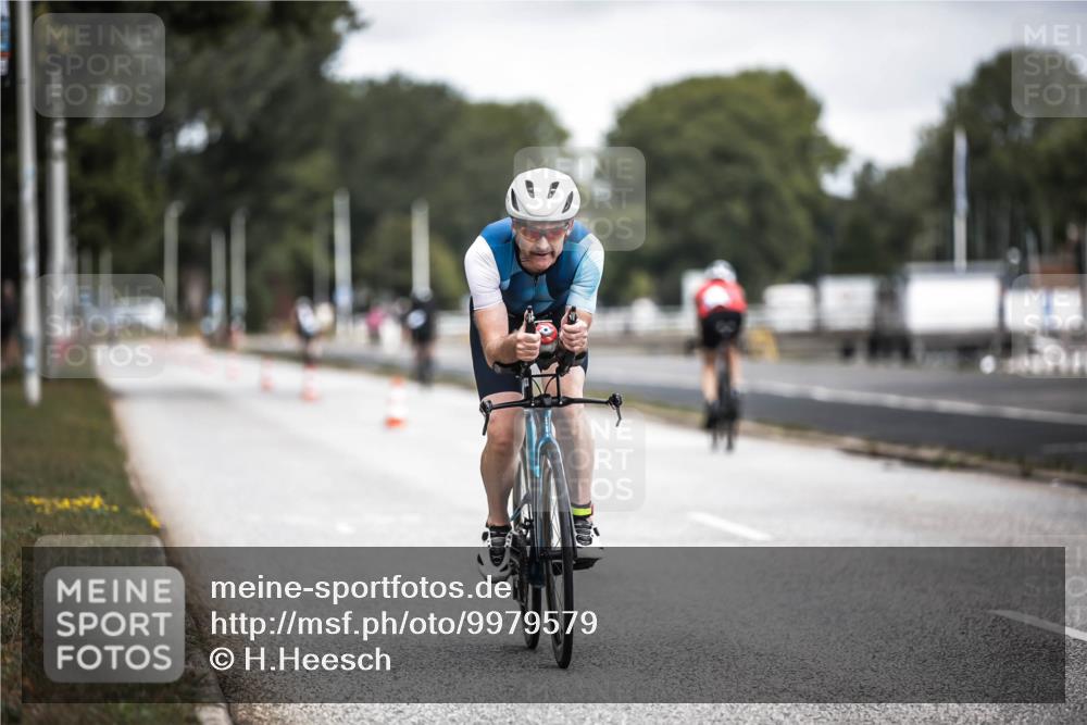 16.08.2026 - KN Förde Triathlon 2026 H.Heesch http://msf.ph/oto/9979579 16.08.2026 11:35:39 Radfahren 392, 412 meine-sportfotos.de