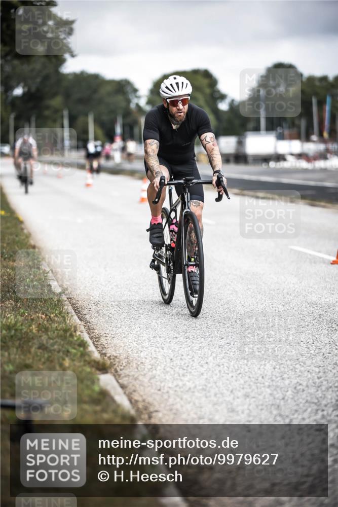 16.08.2026 - KN Förde Triathlon 2026 H.Heesch http://msf.ph/oto/9979627 16.08.2026 11:36:18 Radfahren 334, 409, 421 meine-sportfotos.de