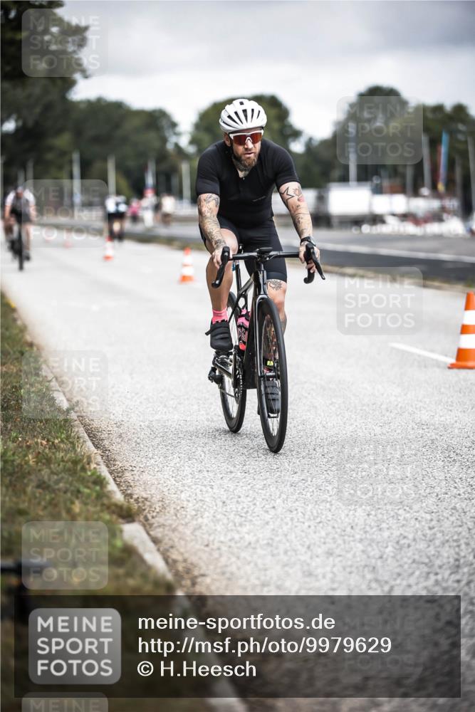 16.08.2026 - KN Förde Triathlon 2026 H.Heesch http://msf.ph/oto/9979629 16.08.2026 11:36:18 Radfahren 334, 409, 421 meine-sportfotos.de