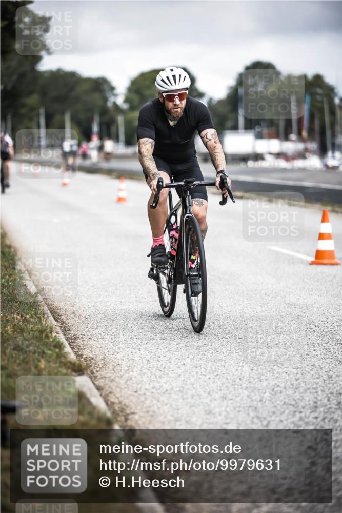 16.08.2026 - KN Förde Triathlon 2026 H.Heesch http://msf.ph/oto/9979631 16.08.2026 11:36:18 Radfahren 334, 409, 421 meine-sportfotos.de