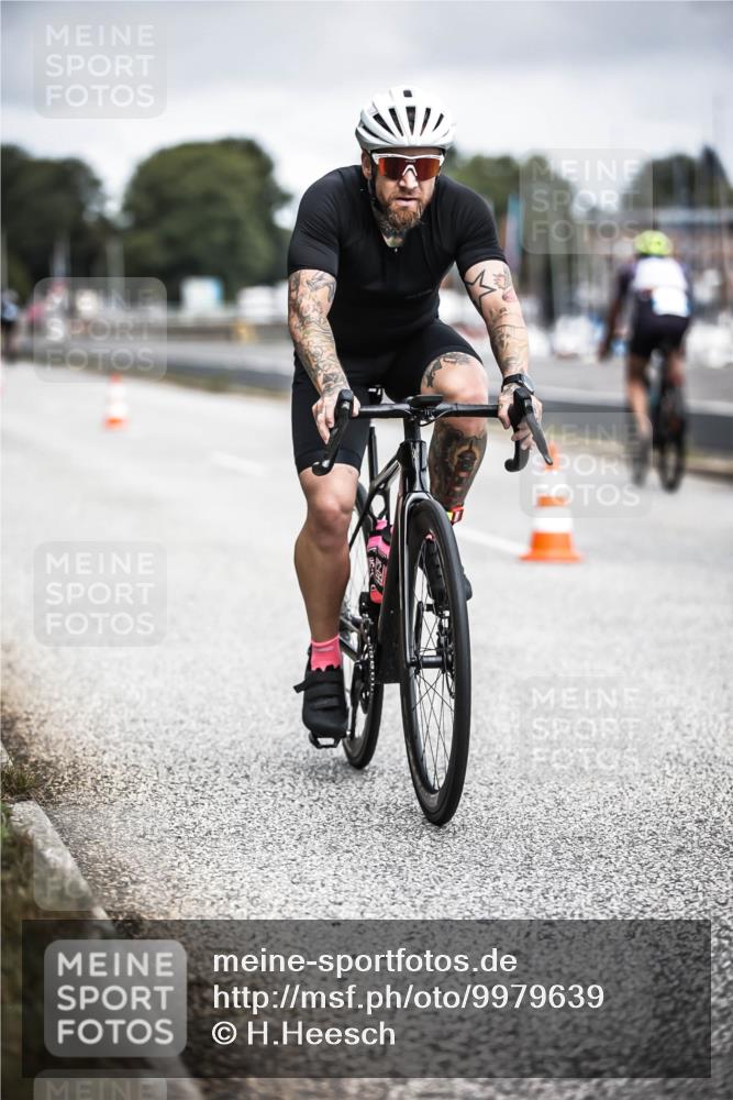 16.08.2026 - KN Förde Triathlon 2026 H.Heesch http://msf.ph/oto/9979639 16.08.2026 11:36:18 Radfahren 334, 409, 421 meine-sportfotos.de