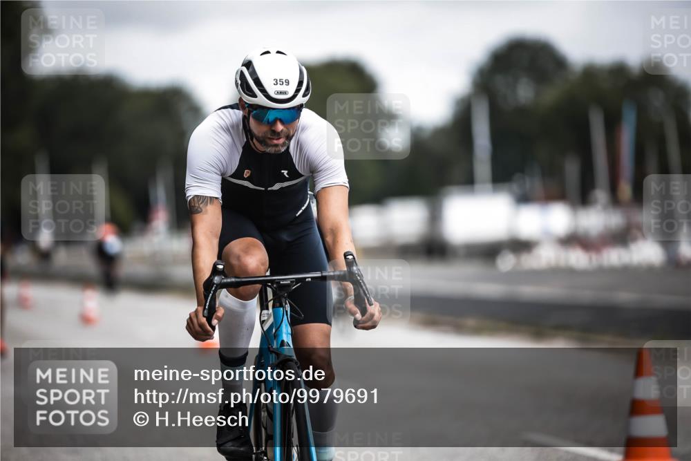 16.08.2026 - KN Förde Triathlon 2026 H.Heesch http://msf.ph/oto/9979691 16.08.2026 11:36:37 Radfahren 371, 435 meine-sportfotos.de