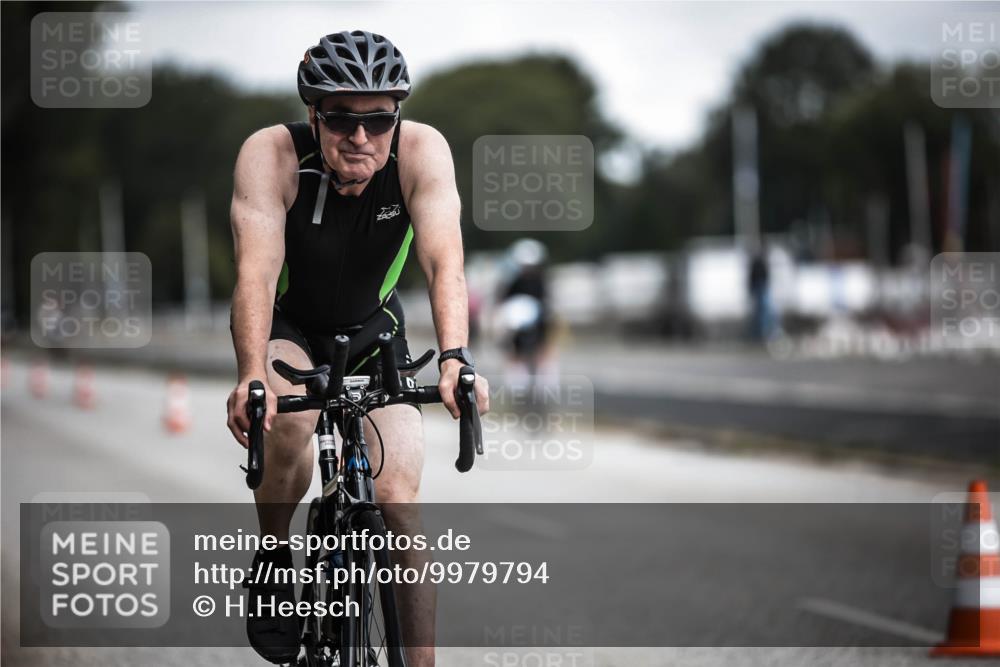 16.08.2026 - KN Förde Triathlon 2026 H.Heesch http://msf.ph/oto/9979794 16.08.2026 11:36:57 Radfahren 375, 422 meine-sportfotos.de