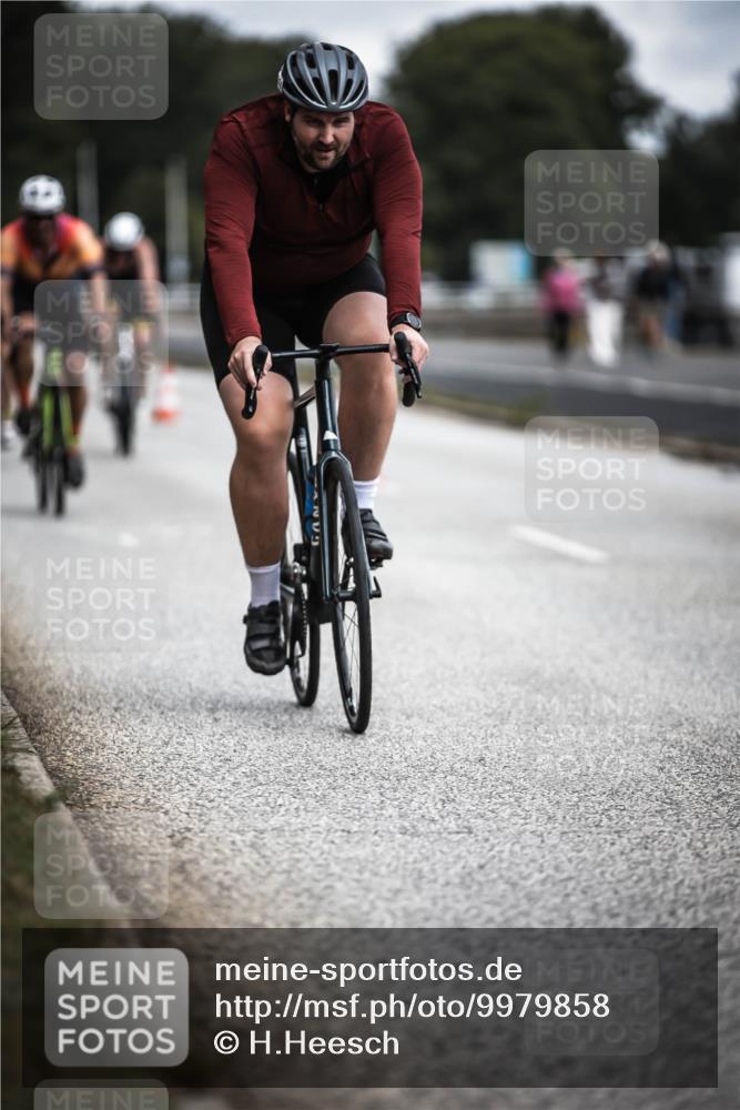 16.08.2026 - KN Förde Triathlon 2026 H.Heesch http://msf.ph/oto/9979858 16.08.2026 11:37:07 Radfahren 370, 398, 404, 407, 415 meine-sportfotos.de