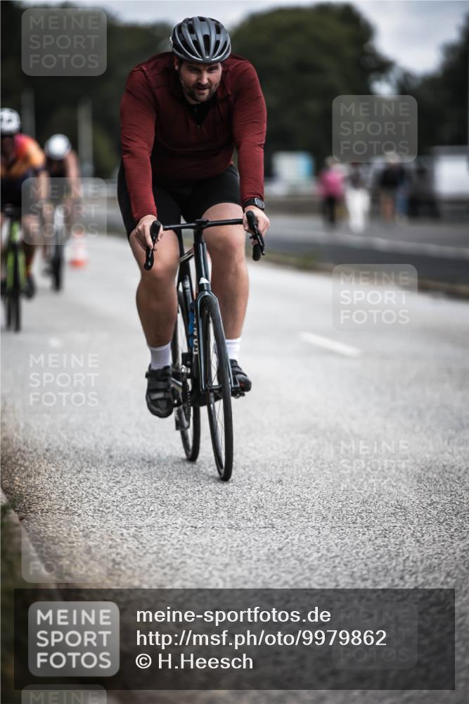 16.08.2026 - KN Förde Triathlon 2026 H.Heesch http://msf.ph/oto/9979862 16.08.2026 11:37:07 Radfahren 370, 398, 404, 407, 415 meine-sportfotos.de