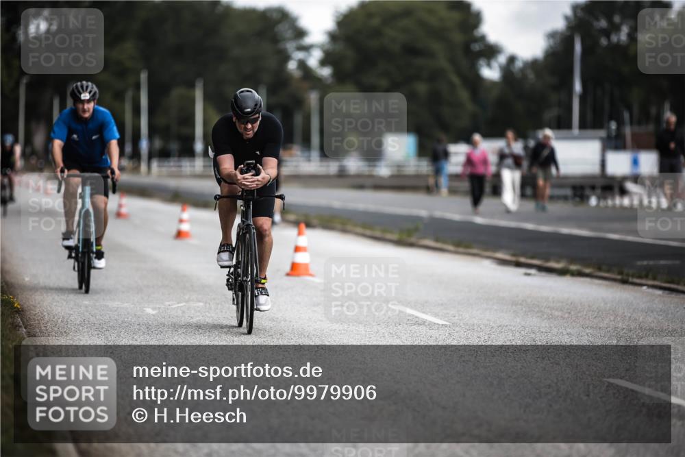 16.08.2026 - KN Förde Triathlon 2026 H.Heesch http://msf.ph/oto/9979906 16.08.2026 11:37:15 Radfahren 385, 402 meine-sportfotos.de