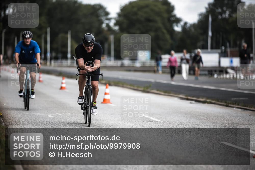 16.08.2026 - KN Förde Triathlon 2026 H.Heesch http://msf.ph/oto/9979908 16.08.2026 11:37:15 Radfahren 385, 402 meine-sportfotos.de