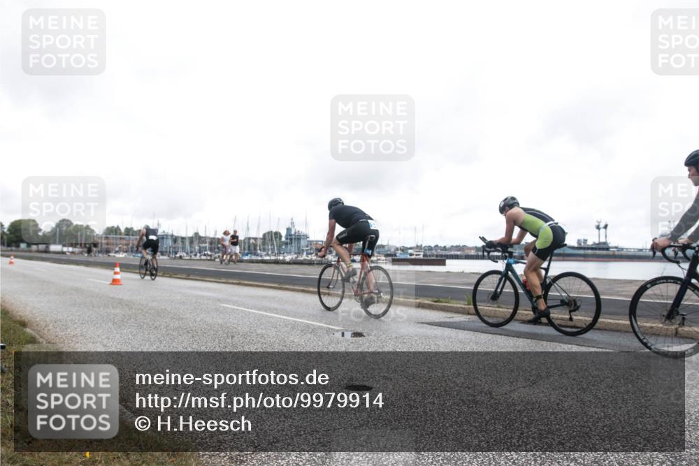 16.08.2026 - KN Förde Triathlon 2026 H.Heesch http://msf.ph/oto/9979914 16.08.2026 11:19:23 Radfahren 305, 305, 351, 377, 801 meine-sportfotos.de