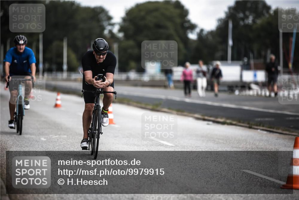 16.08.2026 - KN Förde Triathlon 2026 H.Heesch http://msf.ph/oto/9979915 16.08.2026 11:37:15 Radfahren 385, 402 meine-sportfotos.de