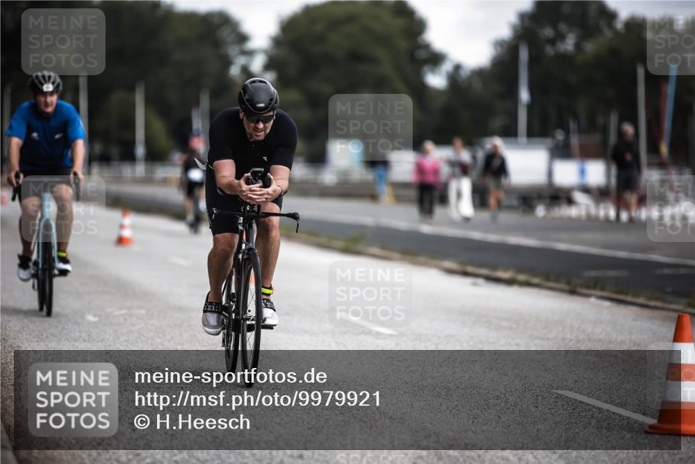 16.08.2026 - KN Förde Triathlon 2026 H.Heesch http://msf.ph/oto/9979921 16.08.2026 11:37:15 Radfahren 385, 402 meine-sportfotos.de