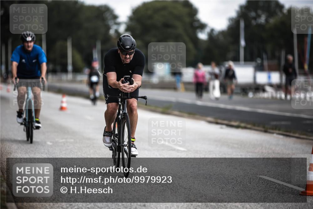 16.08.2026 - KN Förde Triathlon 2026 H.Heesch http://msf.ph/oto/9979923 16.08.2026 11:37:16 Radfahren 385, 402 meine-sportfotos.de