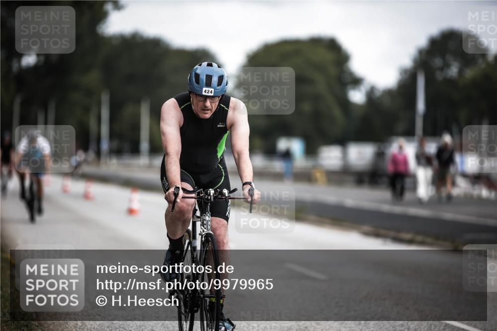 16.08.2026 - KN Förde Triathlon 2026 H.Heesch http://msf.ph/oto/9979965 16.08.2026 11:37:23 Radfahren 413, 424 meine-sportfotos.de