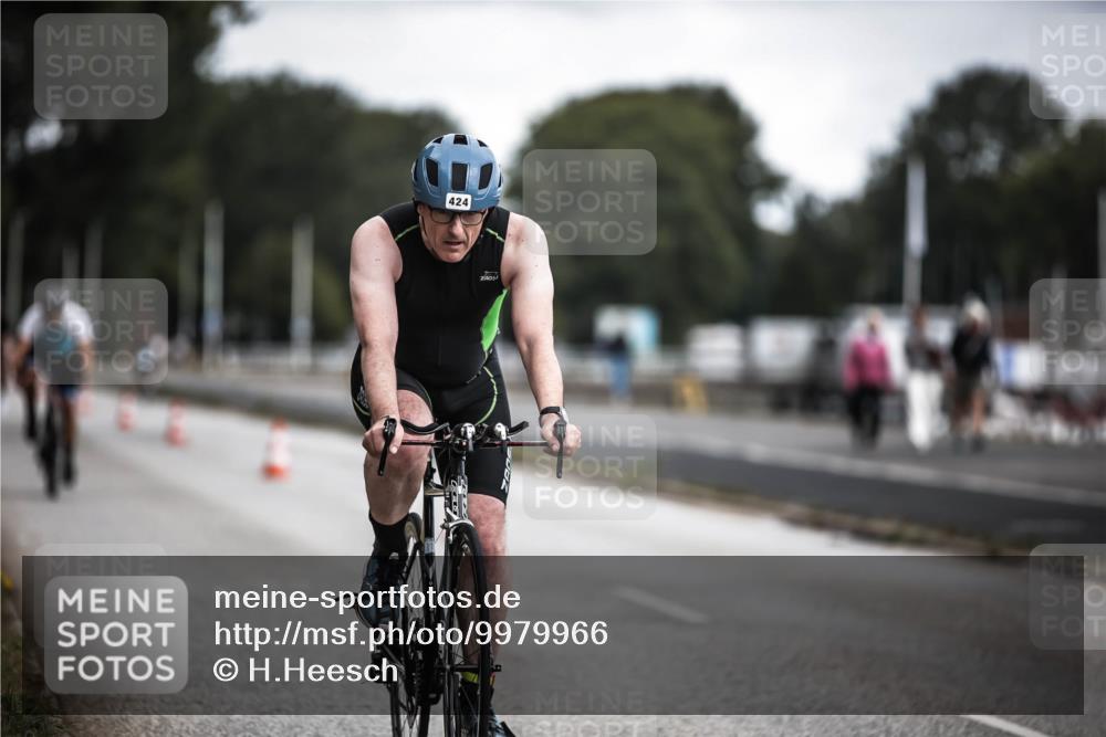 16.08.2026 - KN Förde Triathlon 2026 H.Heesch http://msf.ph/oto/9979966 16.08.2026 11:37:23 Radfahren 413, 424 meine-sportfotos.de