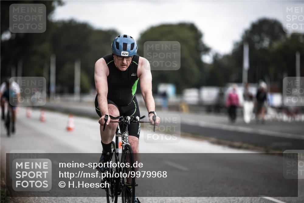 16.08.2026 - KN Förde Triathlon 2026 H.Heesch http://msf.ph/oto/9979968 16.08.2026 11:37:23 Radfahren 413, 424 meine-sportfotos.de