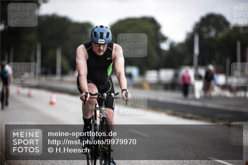 16.08.2026 - KN Förde Triathlon 2026 H.Heesch http://msf.ph/oto/9979970 16.08.2026 11:37:23 Radfahren 413, 424 meine-sportfotos.de