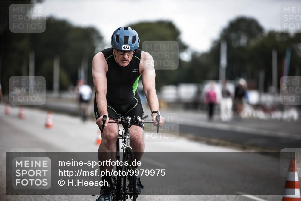16.08.2026 - KN Förde Triathlon 2026 H.Heesch http://msf.ph/oto/9979975 16.08.2026 11:37:23 Radfahren 413, 424 meine-sportfotos.de