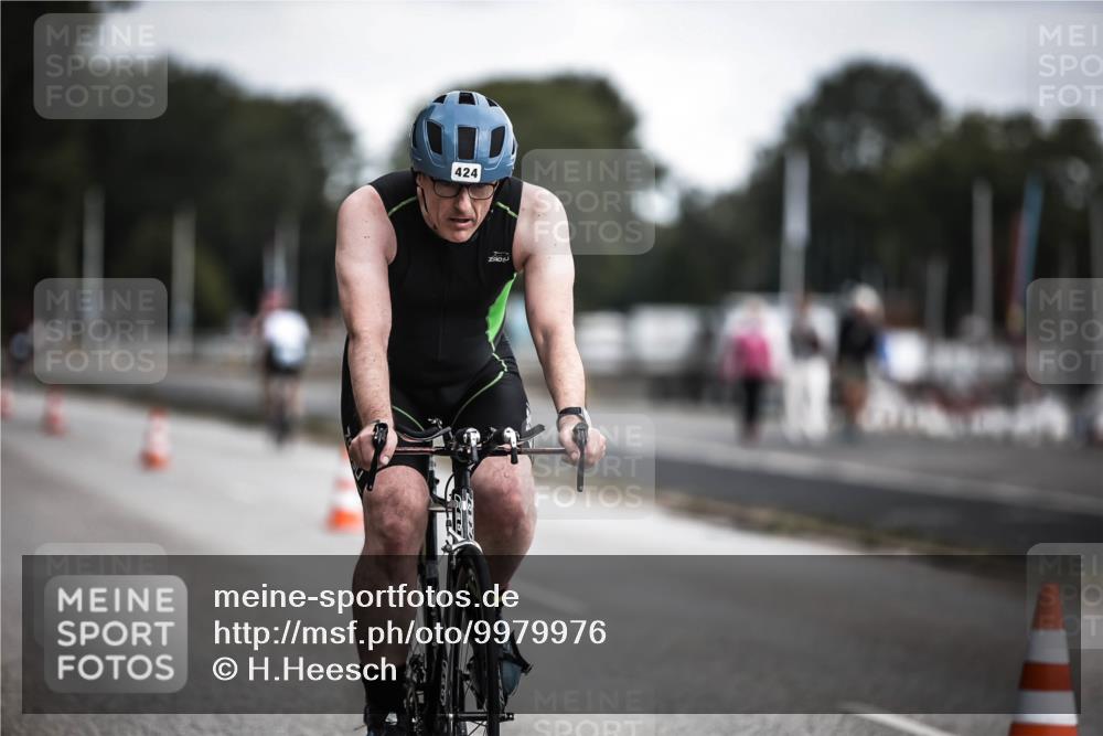 16.08.2026 - KN Förde Triathlon 2026 H.Heesch http://msf.ph/oto/9979976 16.08.2026 11:37:24 Radfahren 413, 424 meine-sportfotos.de