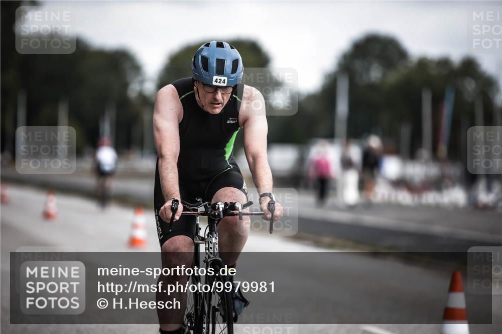 16.08.2026 - KN Förde Triathlon 2026 H.Heesch http://msf.ph/oto/9979981 16.08.2026 11:37:24 Radfahren 413, 424 meine-sportfotos.de
