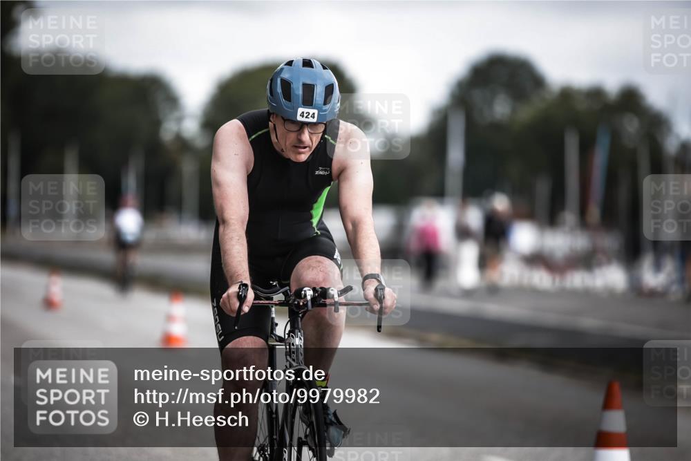 16.08.2026 - KN Förde Triathlon 2026 H.Heesch http://msf.ph/oto/9979982 16.08.2026 11:37:24 Radfahren 413, 424 meine-sportfotos.de
