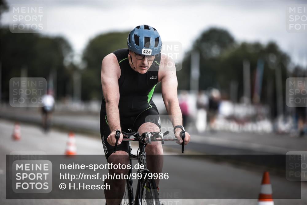 16.08.2026 - KN Förde Triathlon 2026 H.Heesch http://msf.ph/oto/9979986 16.08.2026 11:37:24 Radfahren 413, 424 meine-sportfotos.de