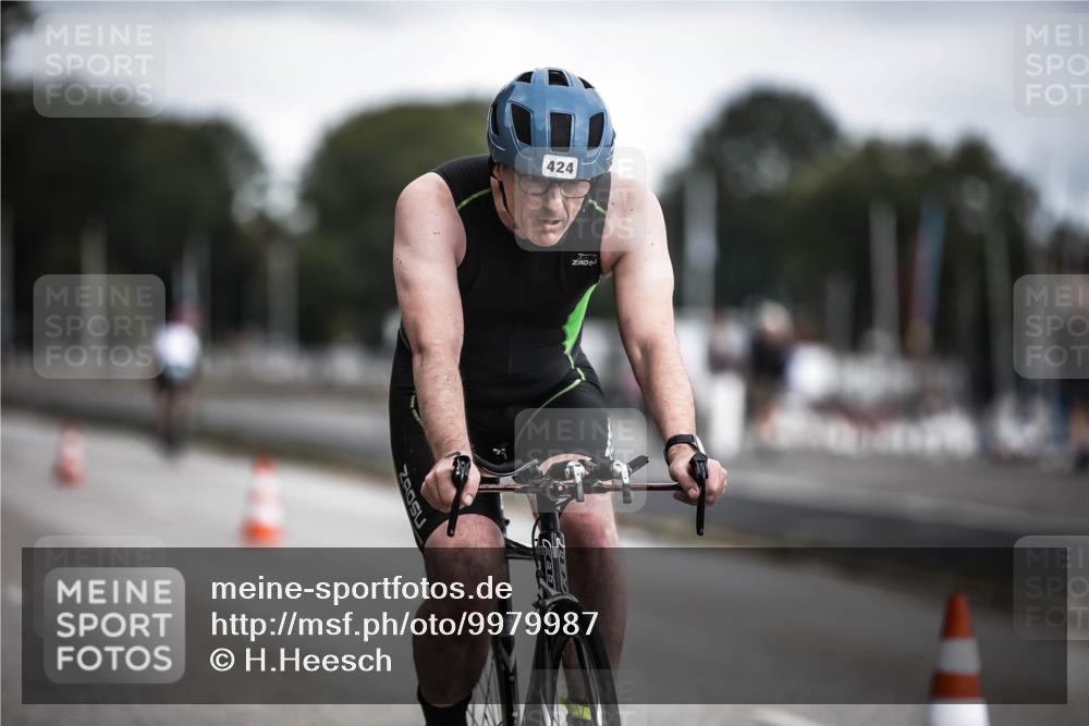 16.08.2026 - KN Förde Triathlon 2026 H.Heesch http://msf.ph/oto/9979987 16.08.2026 11:37:24 Radfahren 413, 424 meine-sportfotos.de