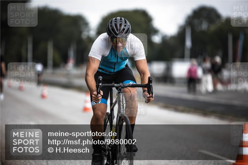 16.08.2026 - KN Förde Triathlon 2026 H.Heesch http://msf.ph/oto/9980002 16.08.2026 11:37:27 Radfahren 374, 413, 424 meine-sportfotos.de