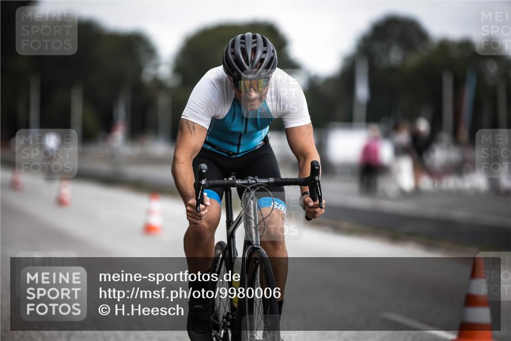 16.08.2026 - KN Förde Triathlon 2026 H.Heesch http://msf.ph/oto/9980006 16.08.2026 11:37:27 Radfahren 374, 413, 424 meine-sportfotos.de