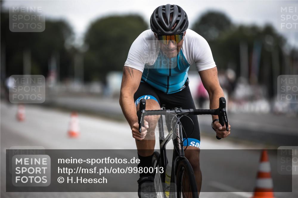 16.08.2026 - KN Förde Triathlon 2026 H.Heesch http://msf.ph/oto/9980013 16.08.2026 11:37:27 Radfahren 374, 413, 424 meine-sportfotos.de
