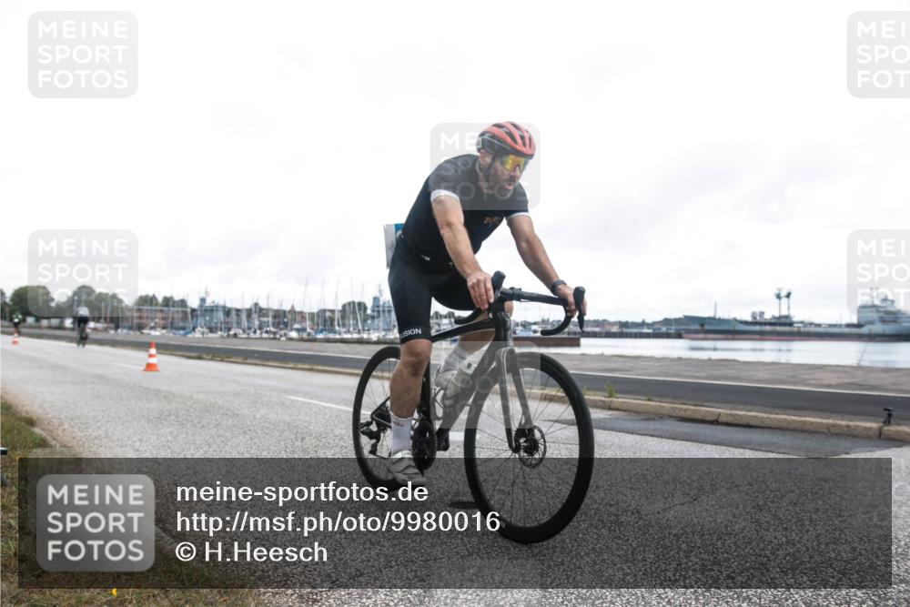 16.08.2026 - KN Förde Triathlon 2026 H.Heesch http://msf.ph/oto/9980016 16.08.2026 11:21:37 Radfahren 323, 352, 426, 436 meine-sportfotos.de