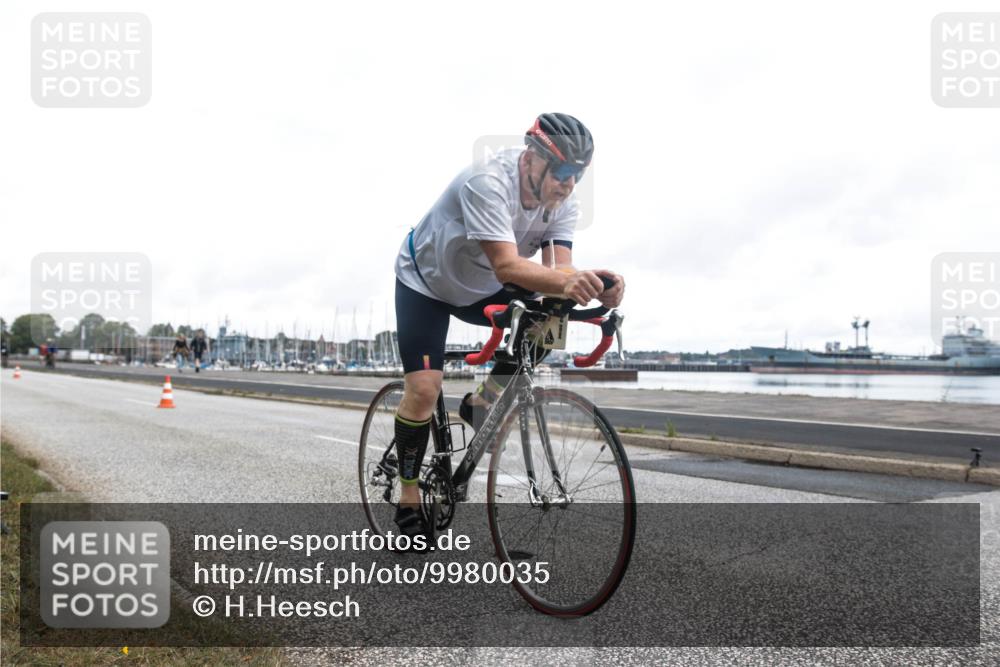 16.08.2026 - KN Förde Triathlon 2026 H.Heesch http://msf.ph/oto/9980035 16.08.2026 11:21:53 Radfahren 372, 391, 438 meine-sportfotos.de