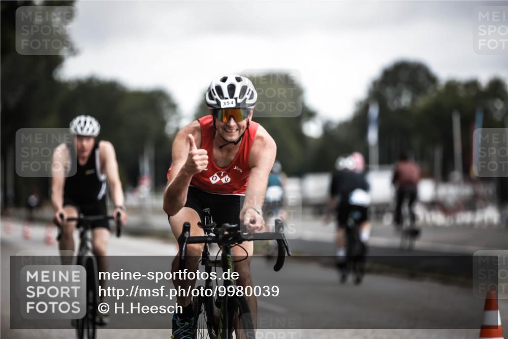 16.08.2026 - KN Förde Triathlon 2026 H.Heesch http://msf.ph/oto/9980039 16.08.2026 11:37:50 Radfahren  meine-sportfotos.de