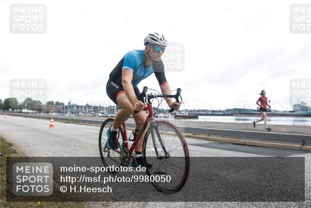 16.08.2026 - KN Förde Triathlon 2026 H.Heesch http://msf.ph/oto/9980050 16.08.2026 11:22:19 Radfahren 329, 375, 397, 400 meine-sportfotos.de