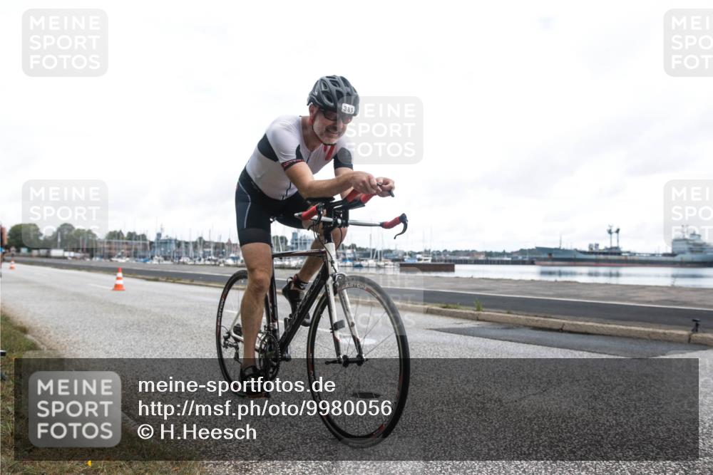 16.08.2026 - KN Förde Triathlon 2026 H.Heesch http://msf.ph/oto/9980056 16.08.2026 11:22:31 Radfahren 307, 315, 325, 368, 369, 389, 409, 415 meine-sportfotos.de
