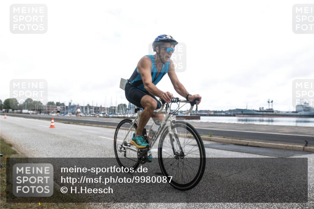 16.08.2026 - KN Förde Triathlon 2026 H.Heesch http://msf.ph/oto/9980087 16.08.2026 11:23:05 Radfahren 357, 399 meine-sportfotos.de