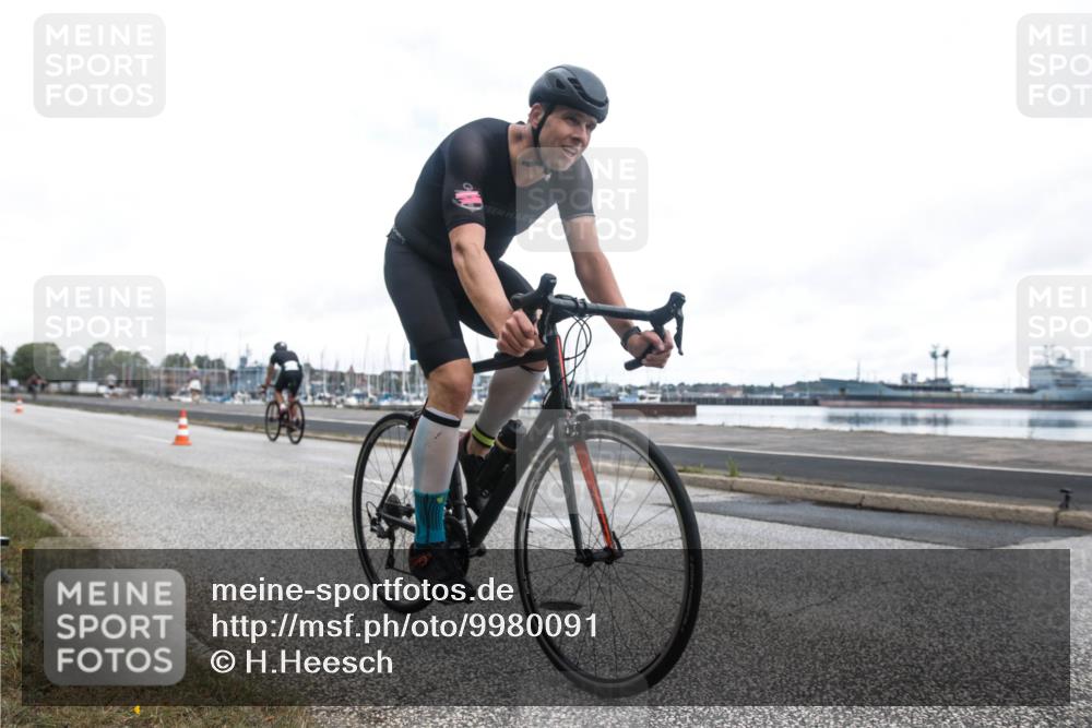 16.08.2026 - KN Förde Triathlon 2026 H.Heesch http://msf.ph/oto/9980091 16.08.2026 11:23:12 Radfahren 309, 386, 398, 403, 411 meine-sportfotos.de