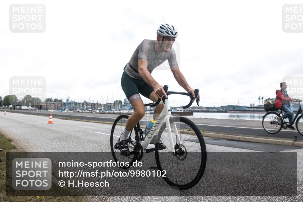 16.08.2026 - KN Förde Triathlon 2026 H.Heesch http://msf.ph/oto/9980102 16.08.2026 11:23:29 Radfahren 316, 370, 395 meine-sportfotos.de