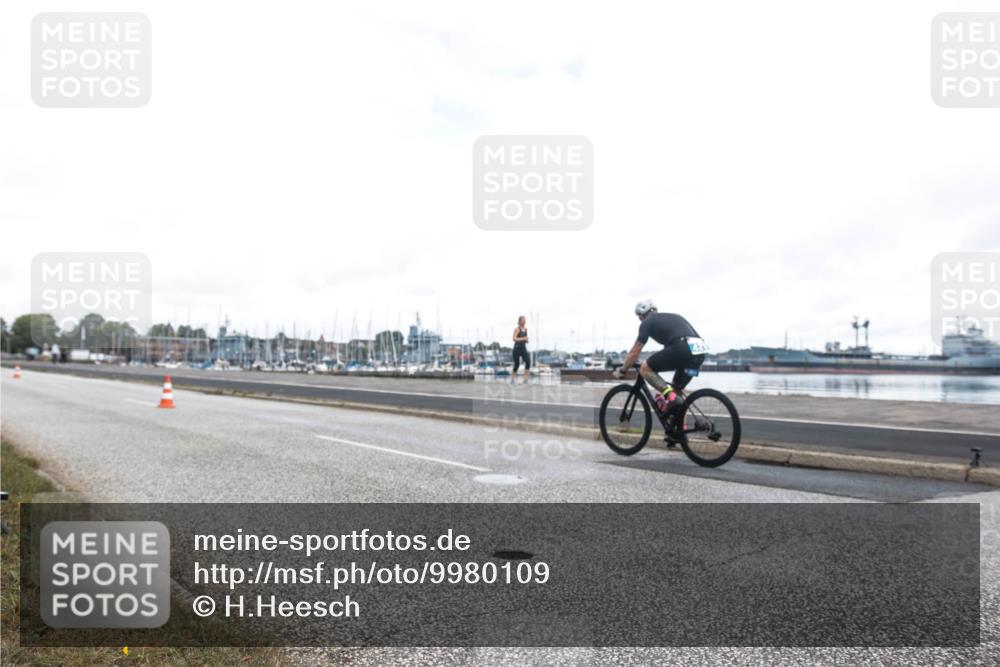 16.08.2026 - KN Förde Triathlon 2026 H.Heesch http://msf.ph/oto/9980109 16.08.2026 11:23:47 Radfahren 385, 407 meine-sportfotos.de