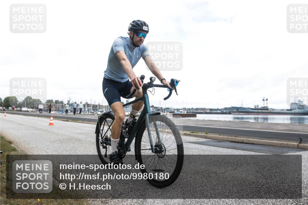16.08.2026 - KN Förde Triathlon 2026 H.Heesch http://msf.ph/oto/9980180 16.08.2026 11:25:10 Radfahren 331, 341, 355, 375, 376, 409 meine-sportfotos.de