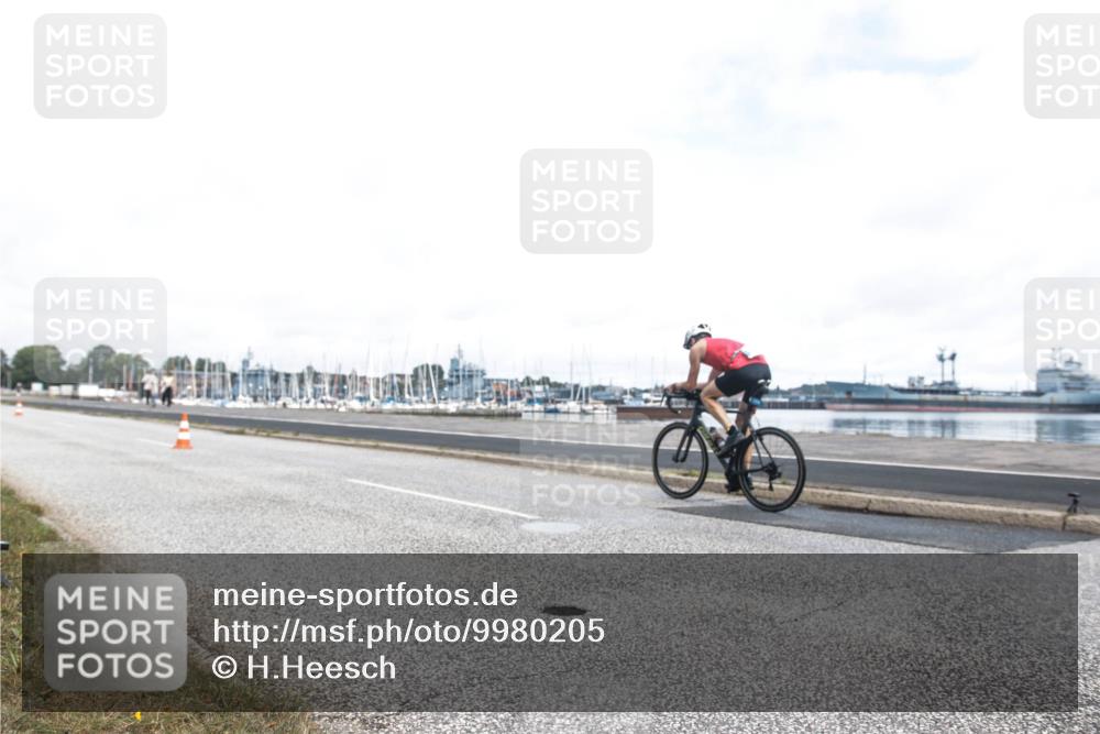 16.08.2026 - KN Förde Triathlon 2026 H.Heesch http://msf.ph/oto/9980205 16.08.2026 11:26:06 Radfahren 370, 421 meine-sportfotos.de
