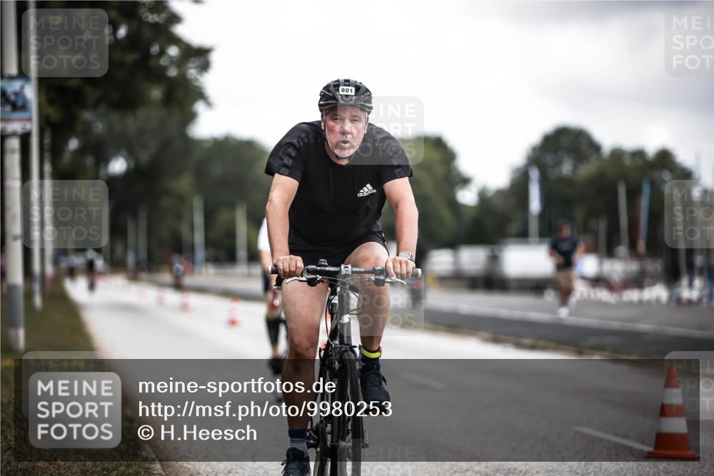 16.08.2026 - KN Förde Triathlon 2026 H.Heesch http://msf.ph/oto/9980253 16.08.2026 11:44:03 Radfahren 351, 421, 801 meine-sportfotos.de