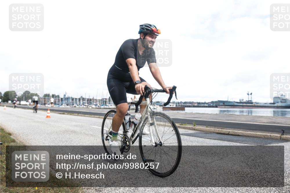 16.08.2026 - KN Förde Triathlon 2026 H.Heesch http://msf.ph/oto/9980257 16.08.2026 11:26:32 Radfahren 328, 374, 429, 803 meine-sportfotos.de